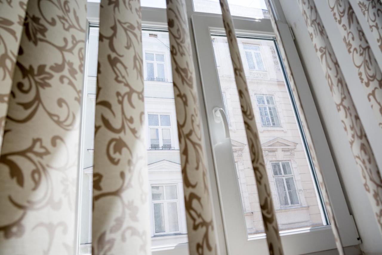 Apartment On Valova Street Lviv Bagian luar foto